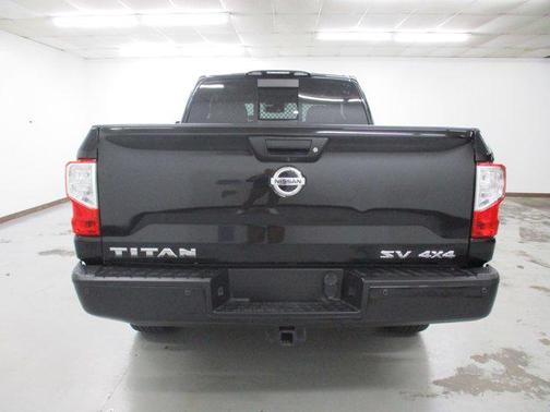 2017 Nissan Titan SV