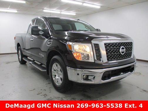 2017 Nissan Titan SV