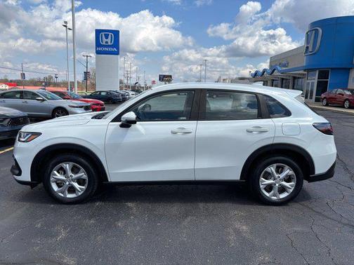 Platinum White Pearl 2023 Honda HR-V LX