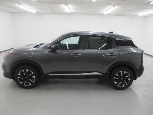 Gun Metallic 2027 Nissan Kicks SV