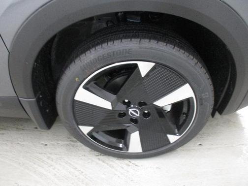 Gun Metallic 2026 Nissan Kicks SR