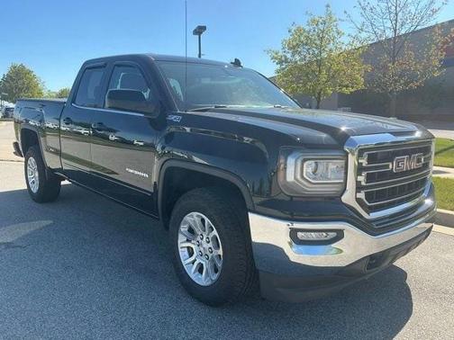 Onyx Black 2017 GMC Sierra 1500 SLE
