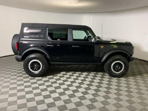 Shadow Black 2025 Ford Bronco Badlands