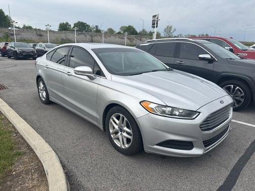 Silver 2015 Ford Fusion SE