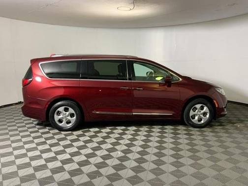 2017 Chrysler Pacifica Touring-L Plus