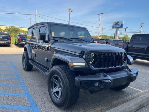 Granite Crystal Clearcoat Metallic 2025 Jeep Wrangler Sahara