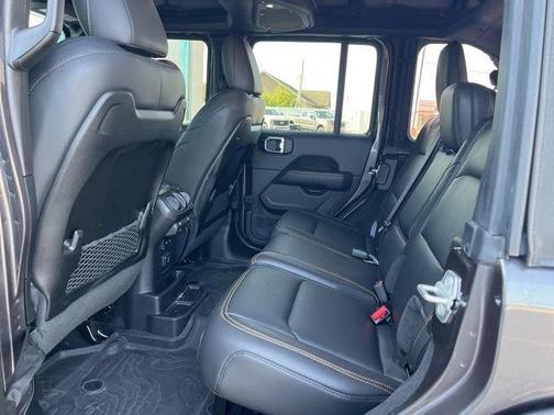 Granite Crystal Clearcoat Metallic 2025 Jeep Wrangler Sahara