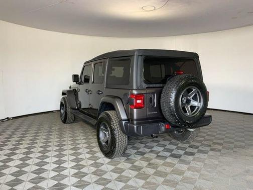 Granite Crystal Clearcoat Metallic 2025 Jeep Wrangler Sahara