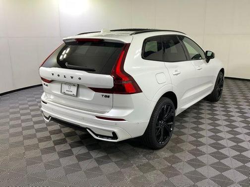 Crystal White 2026 Volvo XC60 Plug-In Hybrid T8 Ultra Black Edition