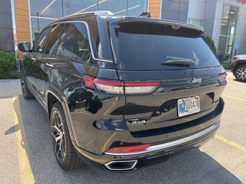 2022 Jeep Grand Cherokee Summit
