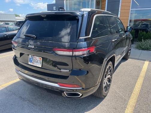 2022 Jeep Grand Cherokee Summit