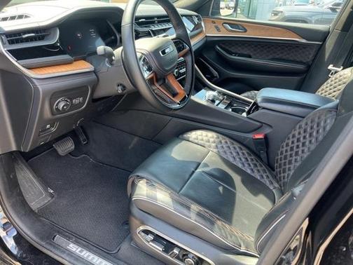 2022 Jeep Grand Cherokee Summit