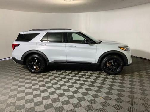Space White Metallic 2026 Ford Explorer Tremor