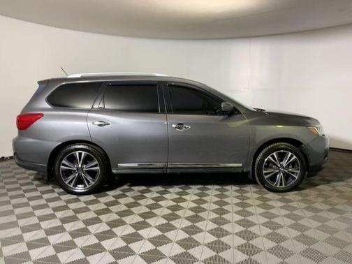 2017 Nissan Pathfinder Platinum