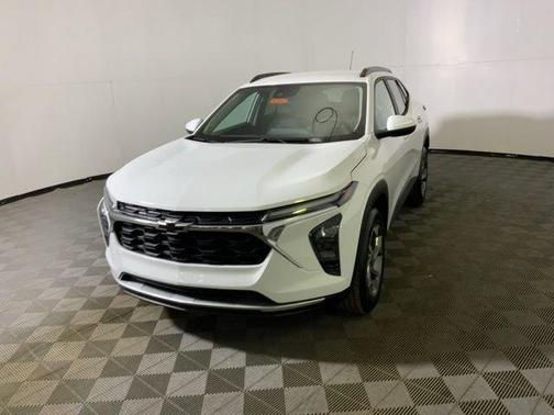 Summit White 2026 Chevrolet Trax LT