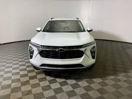 Summit White 2026 Chevrolet Trax LT