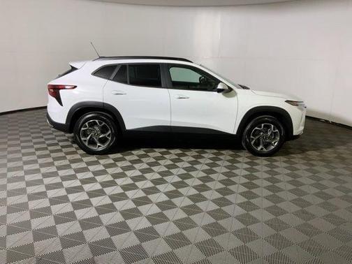 Summit White 2026 Chevrolet Trax LT