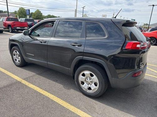 Brilliant Black Crystal Pearlcoat 2016 Jeep Cherokee Sport