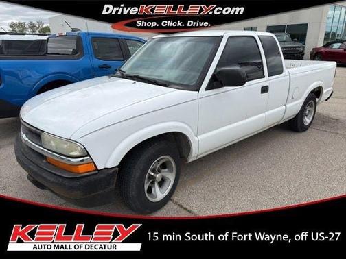 Olympic White 2003 Chevrolet S-10 BASE