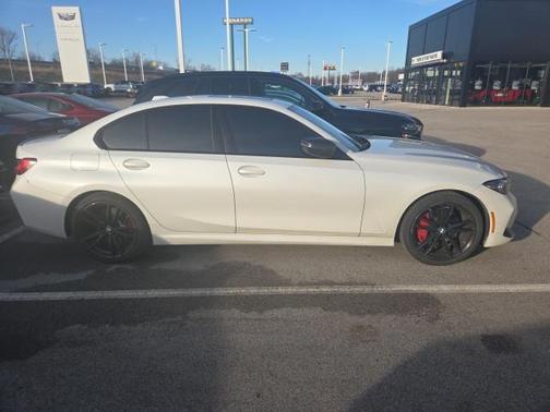 2023 BMW 330 i xDrive