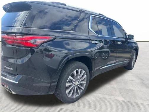 Mosaic Black Metallic 2023 Chevrolet Traverse Premier