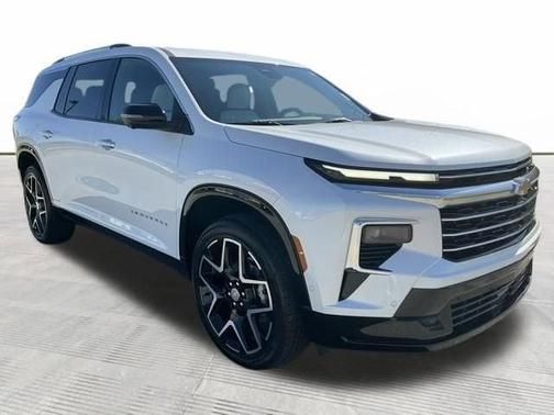 Iridescent Pearl Tricoat 2025 Chevrolet Traverse High Country