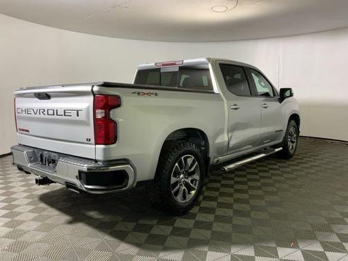Silver Ice Metallic 2021 Chevrolet Silverado 1500 LT