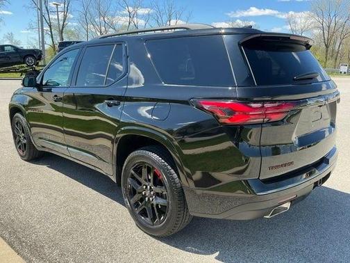Mosaic Black Metallic 2022 Chevrolet Traverse Premier