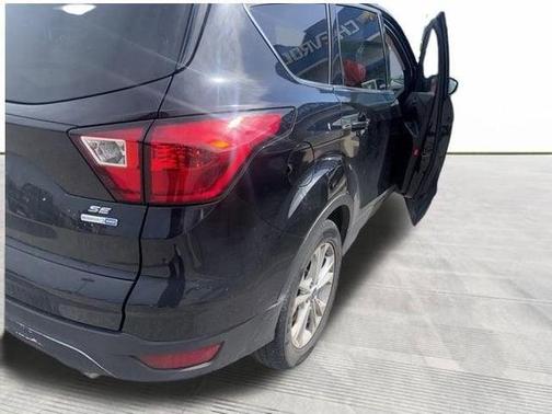 Black 2019 Ford Escape SE