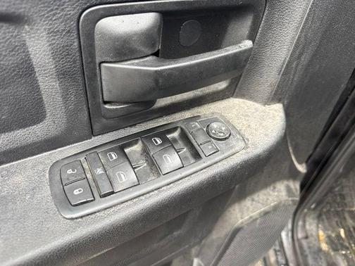 Brilliant Black Crystal Pearlcoat 2015 RAM 1500 Tradesman/Express