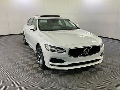 Crystal White Pearl 2018 Volvo S90 T5 Momentum