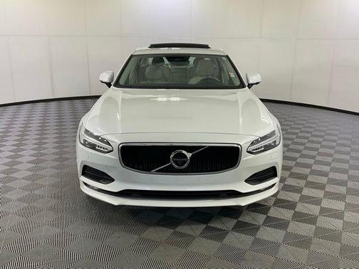 Crystal White Pearl 2018 Volvo S90 T5 Momentum