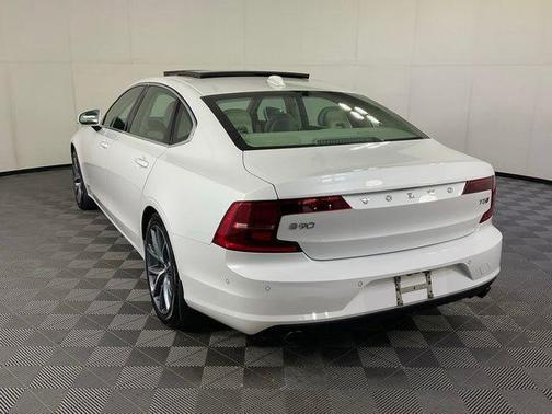 Crystal White Pearl 2018 Volvo S90 T5 Momentum