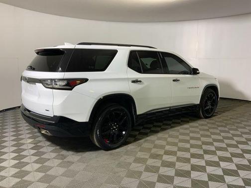 Summit White 2019 Chevrolet Traverse Premier