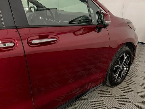 Ruby Flare Pearl 2025 Toyota Sienna Platinum 7 Passenger