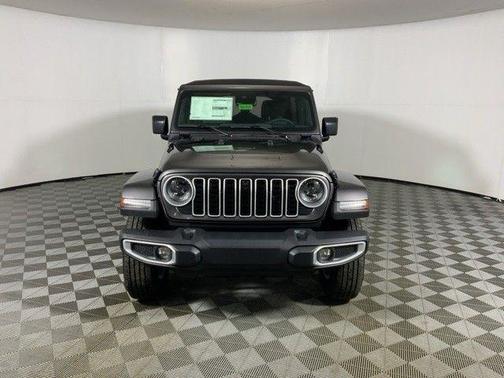 Granite Crystal Clearcoat Metallic 2024 Jeep Wrangler Sahara