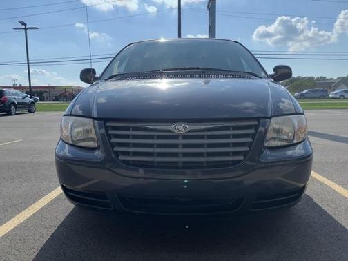 2007 Chrysler Town & Country Base