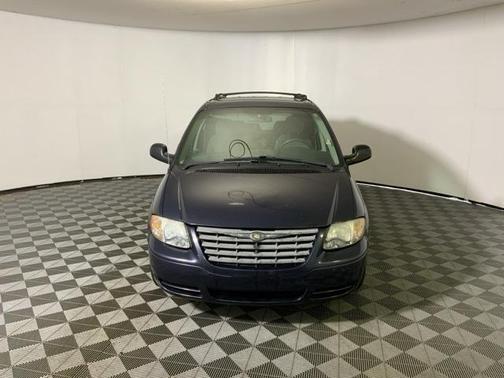 2007 Chrysler Town & Country Base