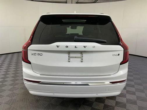 Crystal White 2026 Volvo XC90 B6 Plus 7-Seater
