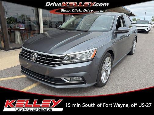 Platinum Gray Metallic 2018 Volkswagen Passat 2.0T SE w/ Technology