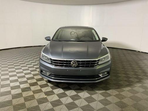 Platinum Gray Metallic 2018 Volkswagen Passat 2.0T SE w/ Technology
