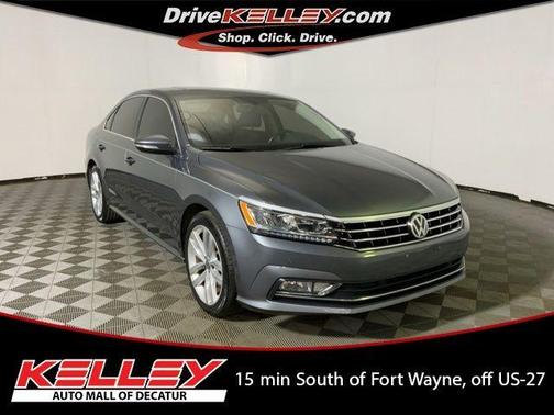 Platinum Gray Metallic 2018 Volkswagen Passat 2.0T SE w/ Technology
