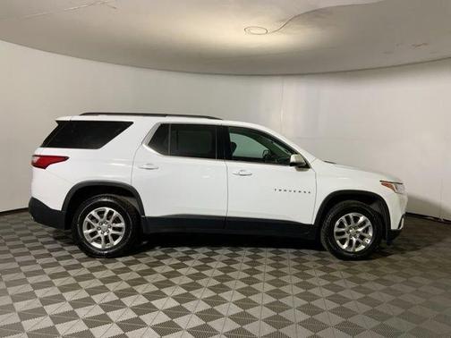 Summit White 2020 Chevrolet Traverse LT Cloth