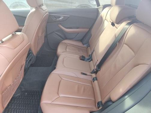2022 Audi Q8 55 Premium