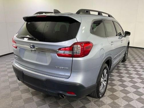 Ice Silver Metallic 2019 Subaru Ascent Premium 8-Passenger