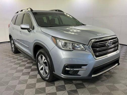 Ice Silver Metallic 2019 Subaru Ascent Premium 8-Passenger