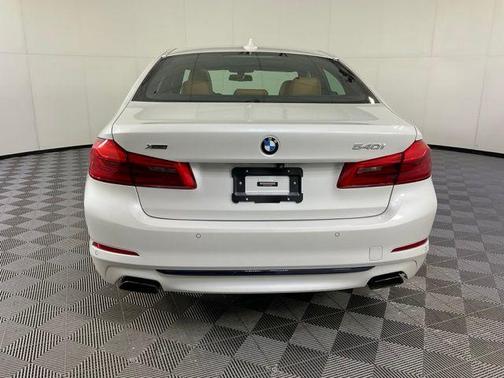 Mineral White Metallic 2018 BMW 540 i xDrive
