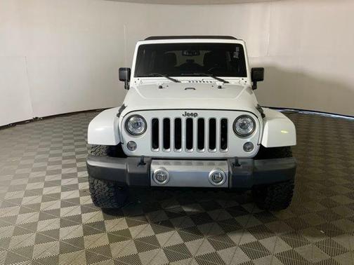 Bright White Clearcoat 2018 Jeep Wrangler JK Unlimited Sahara