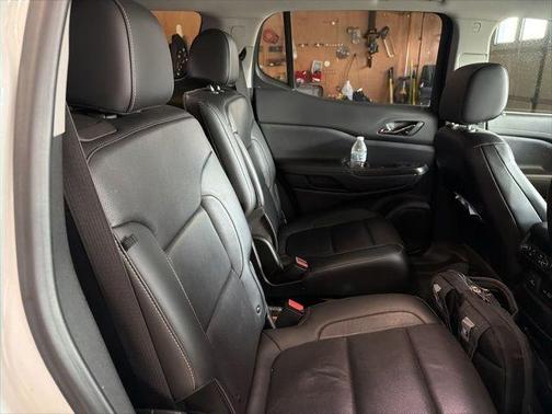 White Frost Tri-Coat 2020 GMC Acadia SLT