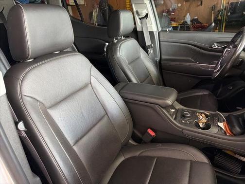 White Frost Tri-Coat 2020 GMC Acadia SLT